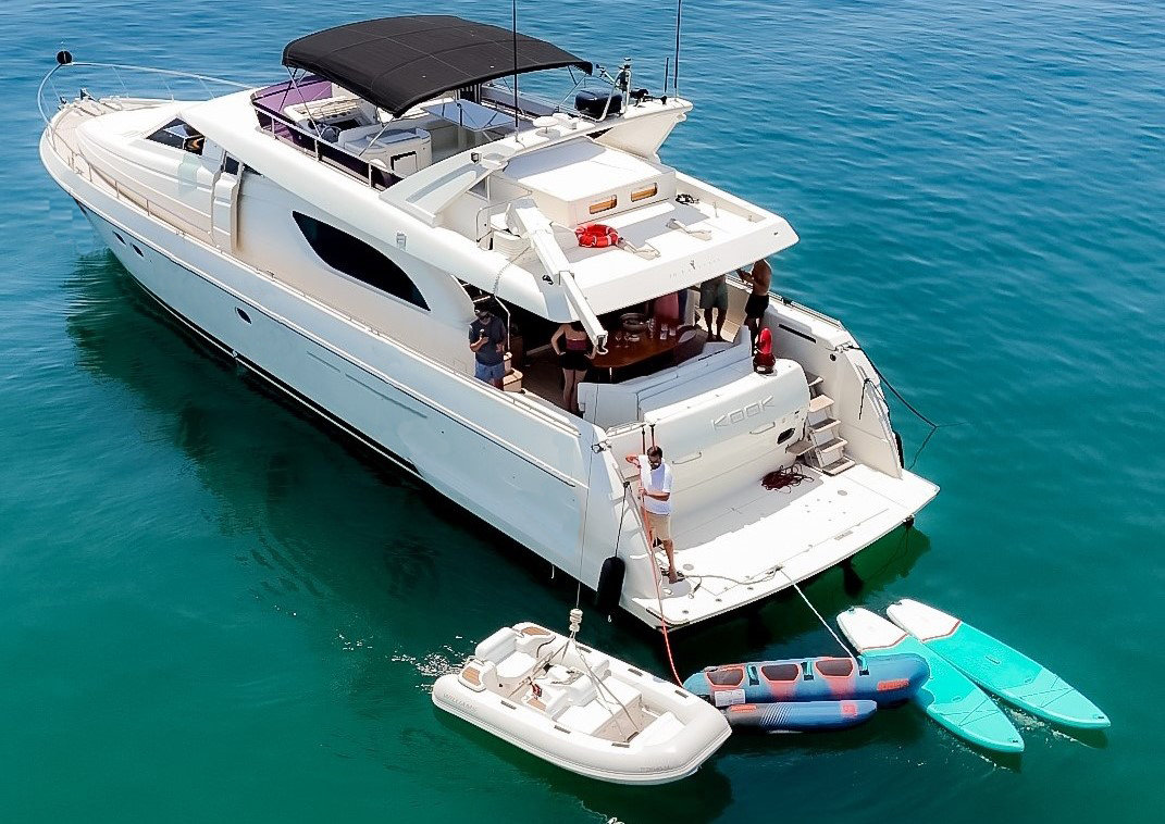 Ferretti 70