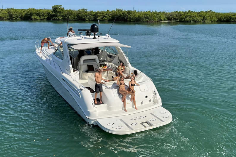 Sea Ray 540 Sundancer gallery 1