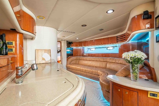 Sea Ray 540 Sundancer gallery 2