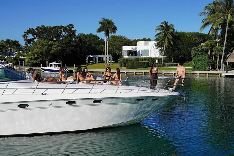 Sea Ray 540 Sundancer gallery 2