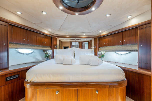 Sunseeker Predator 72 gallery 1